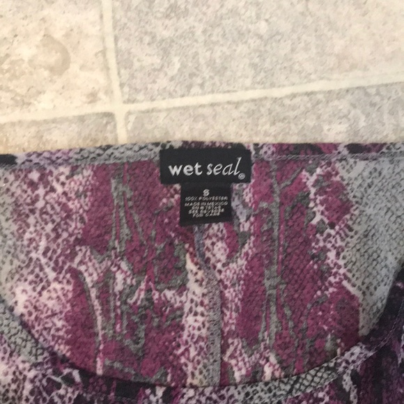 😎🥰3 for 20! Snake print crop top - Picture 3 of 4